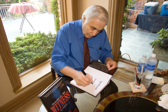 002_2013-09-05_–_Book_Signing-(ZF-4840-24184-1-005)