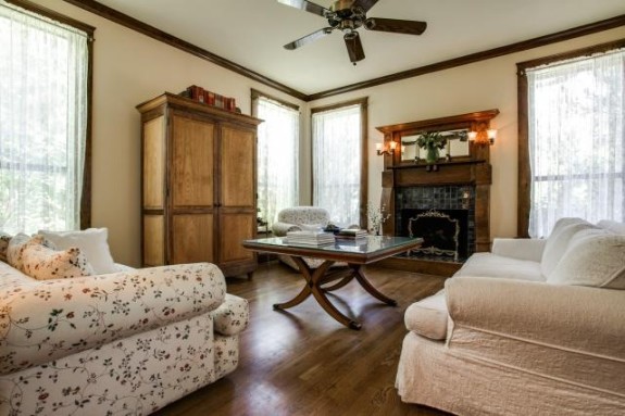 1115 Sarasota Living