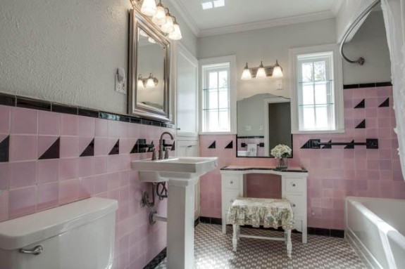 1118 Valencia Bath