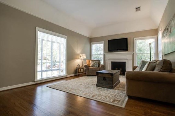 1118 Valencia Living