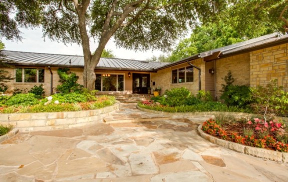 11323 Ricks Circle ext.jpg CU