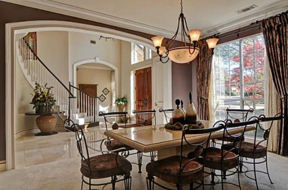 15 Canyon Crest Dining