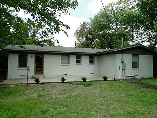 1120 Flamingo Backyard