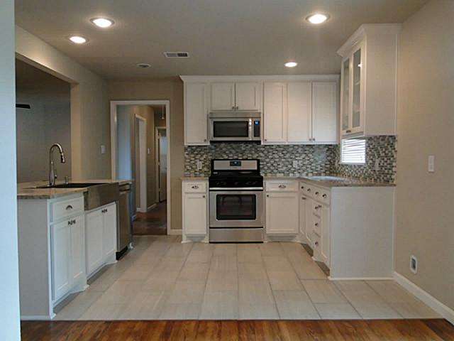 1120 Flamingo Kitchen