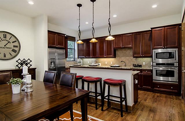 2411 Hall Street kit