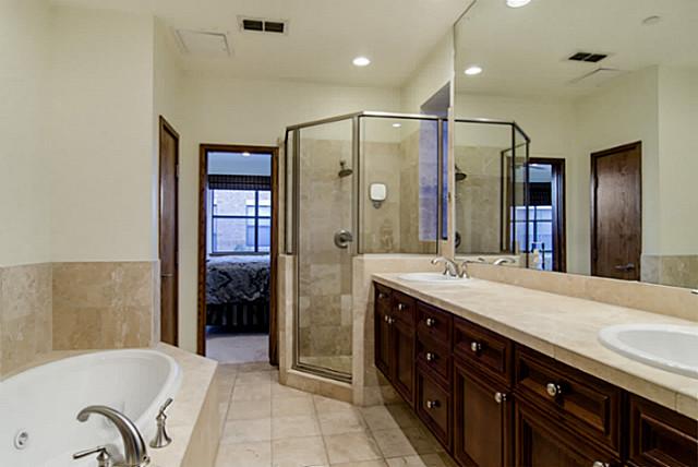 2411 Hall Street master bath