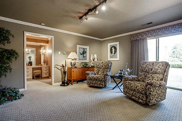 4646 Chapel Hill bedroom