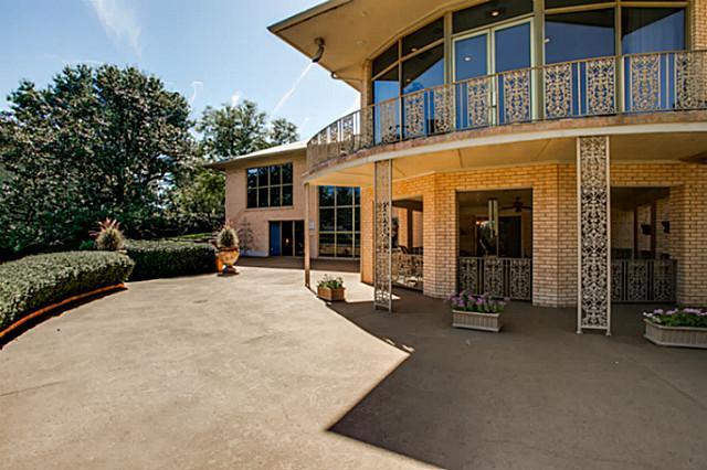 4646 Chapel Hill exterior patio