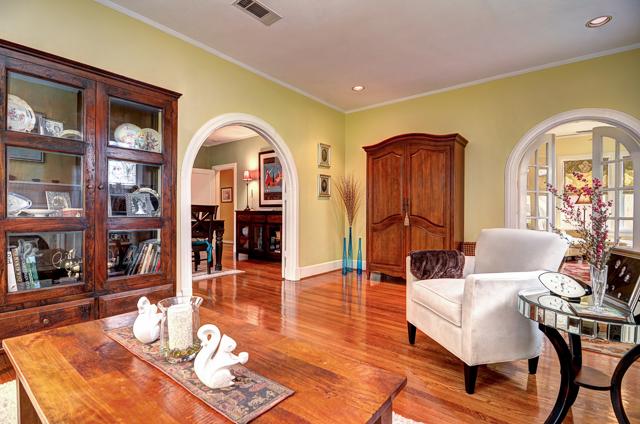 5743 Monticello Living 2