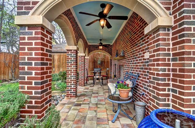 5743 Monticello Loggia