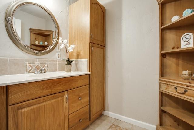 943 Bridget Master Bath