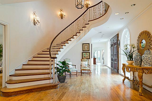 17 Robledo Dr foyer