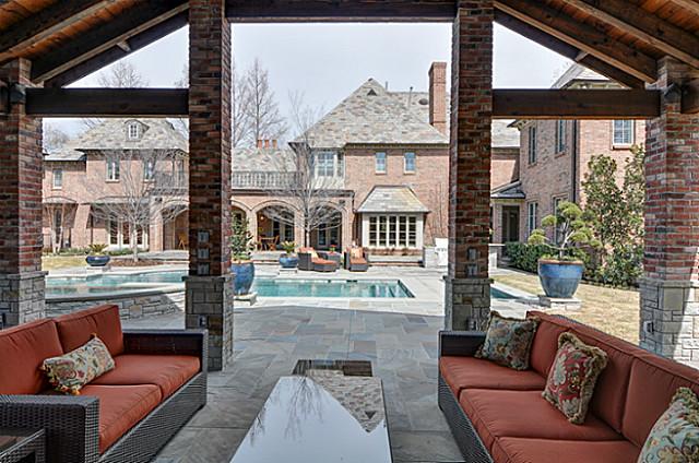 17 Robledo Dr rear view