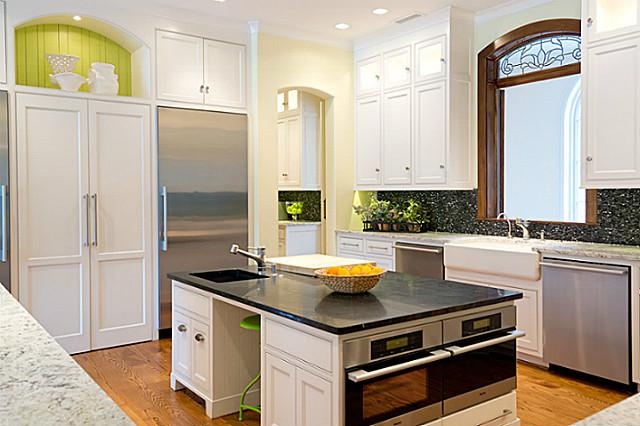 17 Robledo Drive kitchen