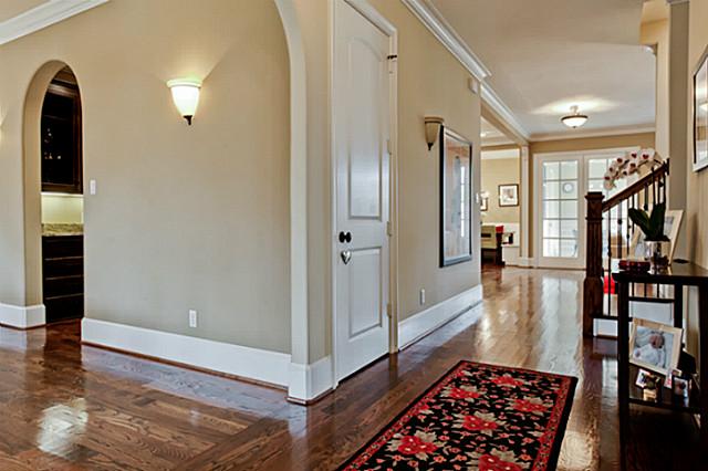 2805 Rosedale Foyer