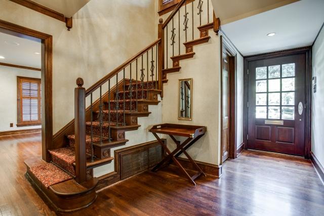 4511 Arcady foyer