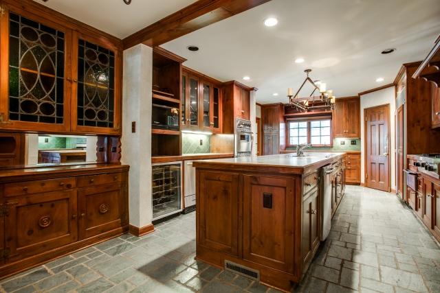 4511 Arcady kitchen