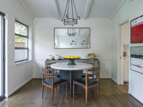 6806 Vada dining