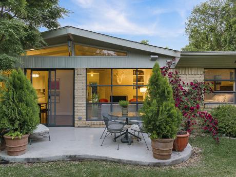 6806 Vada patio