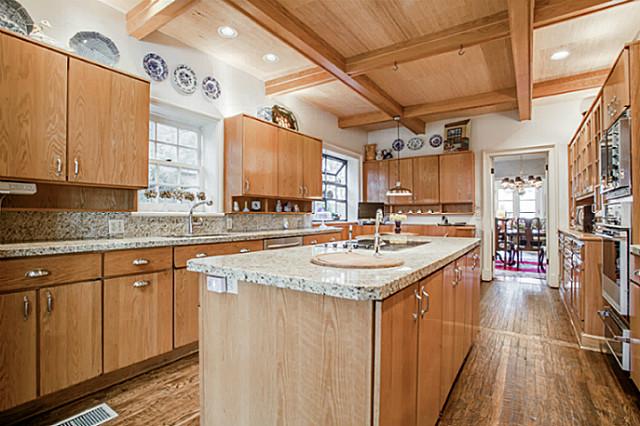 3441 University kitchen2