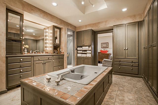 3441 University master bath