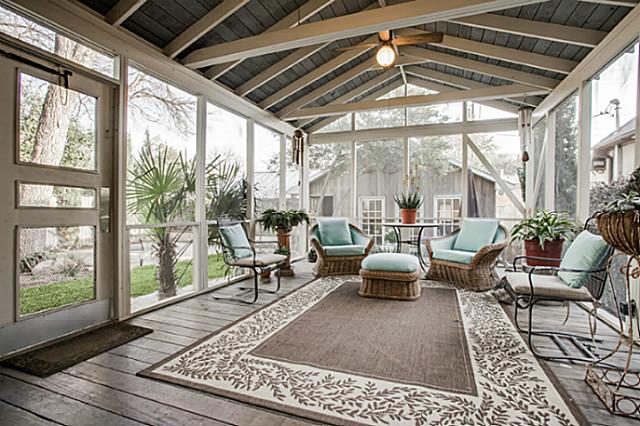 3441 University porch