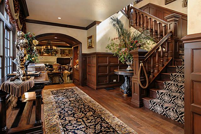 4707 Chapel Hill foyer