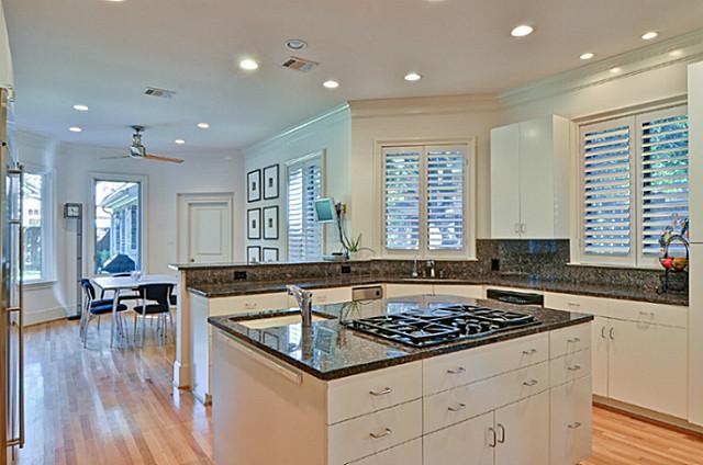 5835 Waggoner kitchen 1