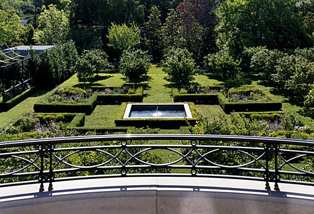 5950 Deloache garden views