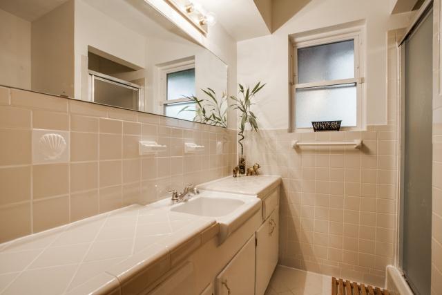 8931 Stanwood Master Bath