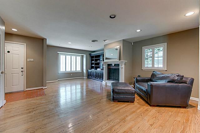 10811 Clearbrook Living 2