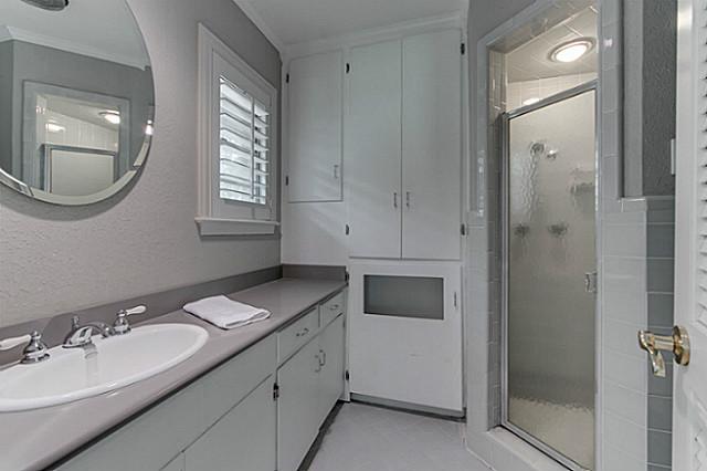 10811 Clearbrook Master Bath