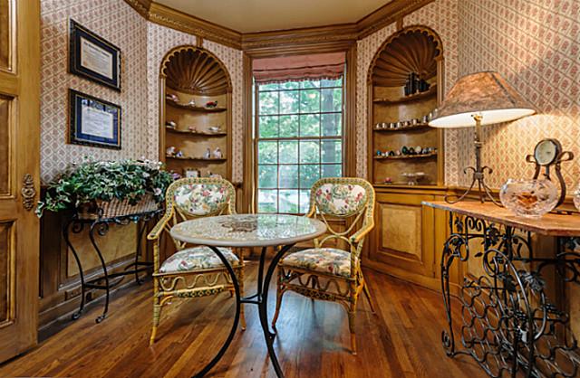 4307 Armstrong morning room