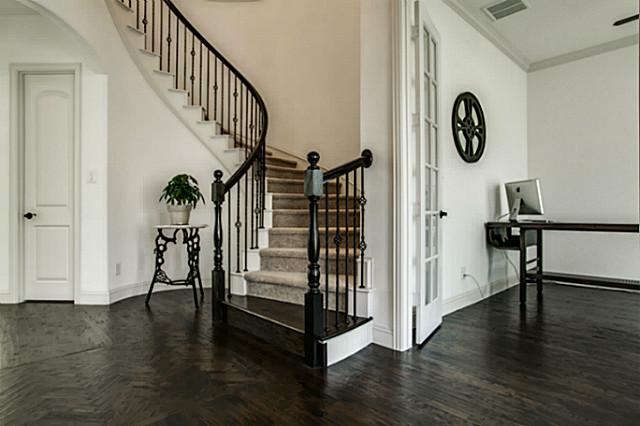 6602 Springwood Foyer