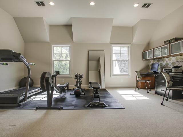 7525 Villanova exercise den