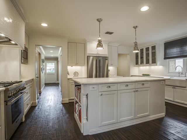 7525 Villanova kitchen 1