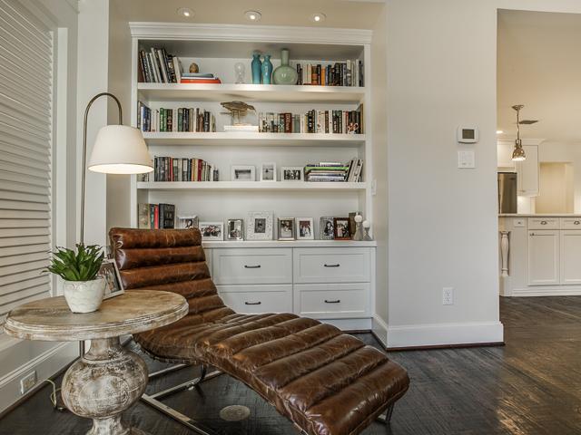 7525 Villanova reading nook
