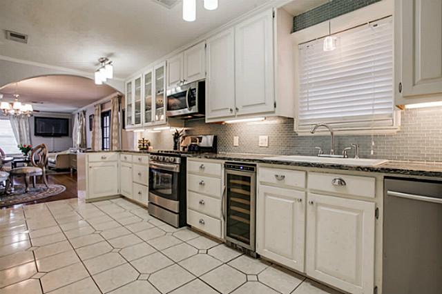9403 Thornberry kitchen