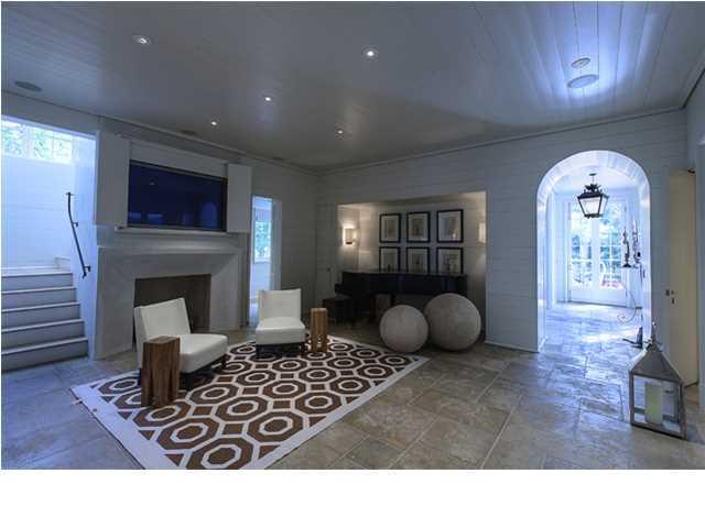 301 Western lake drive LR
