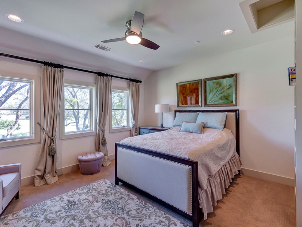 3417 Villanova bed3