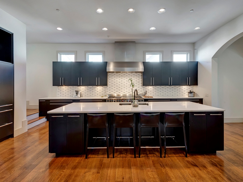 3417 Villanova kitchen