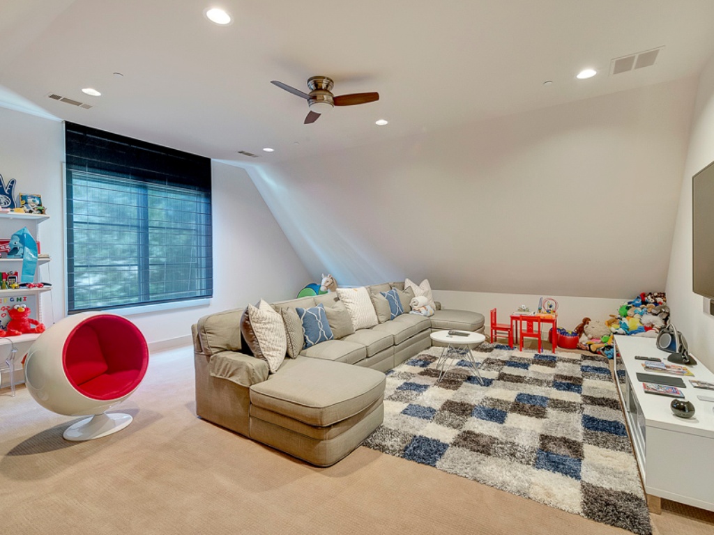 3417 Villanova playroom