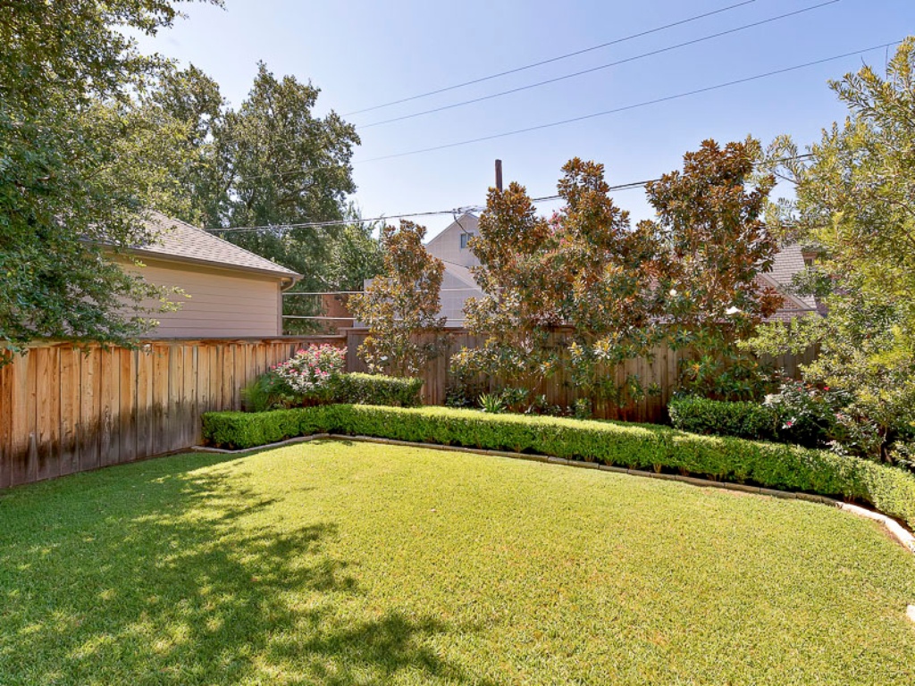 3417 Villanova yard 2