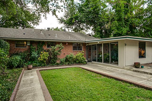437 Mayrant Backyard