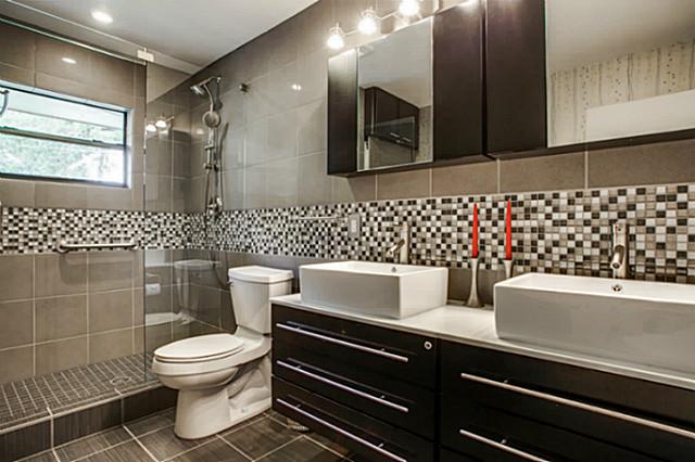 437 Mayrant Bathroom 1