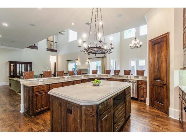 6511 Mimosa kitchen 2