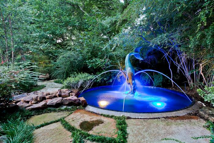 M-Mansion-fountain