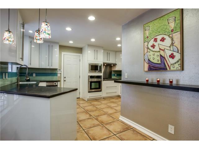 1712 Lake Side Kitchen 1