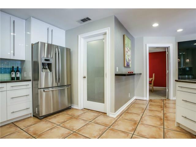 1712 Lake Side Kitchen 2