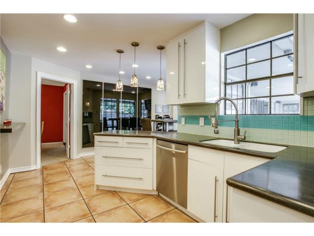 1712 Lake Side Kitchen 3